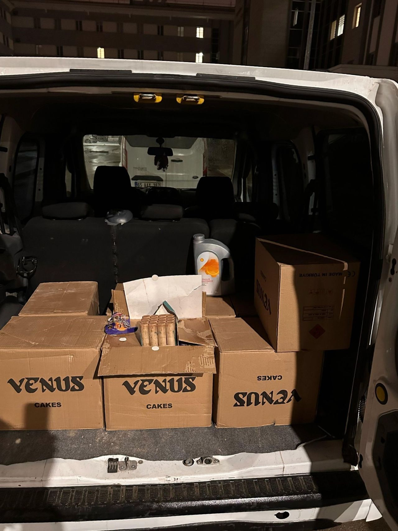 Van’da Havai Fişek Operasyonu: Bin 568 Adet Ele Geçirildi, 3 Tutuklama - Sayfa 1