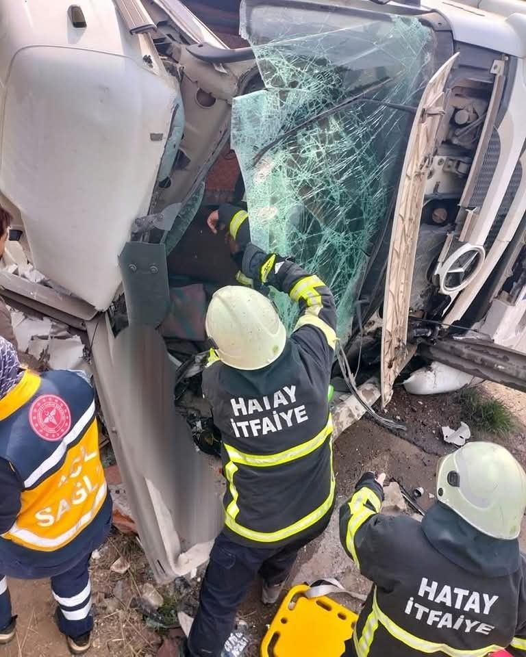 Hatay’da Demir Yüklü Kamyon Devrildi: Sürücü Yaralandı - Sayfa 4