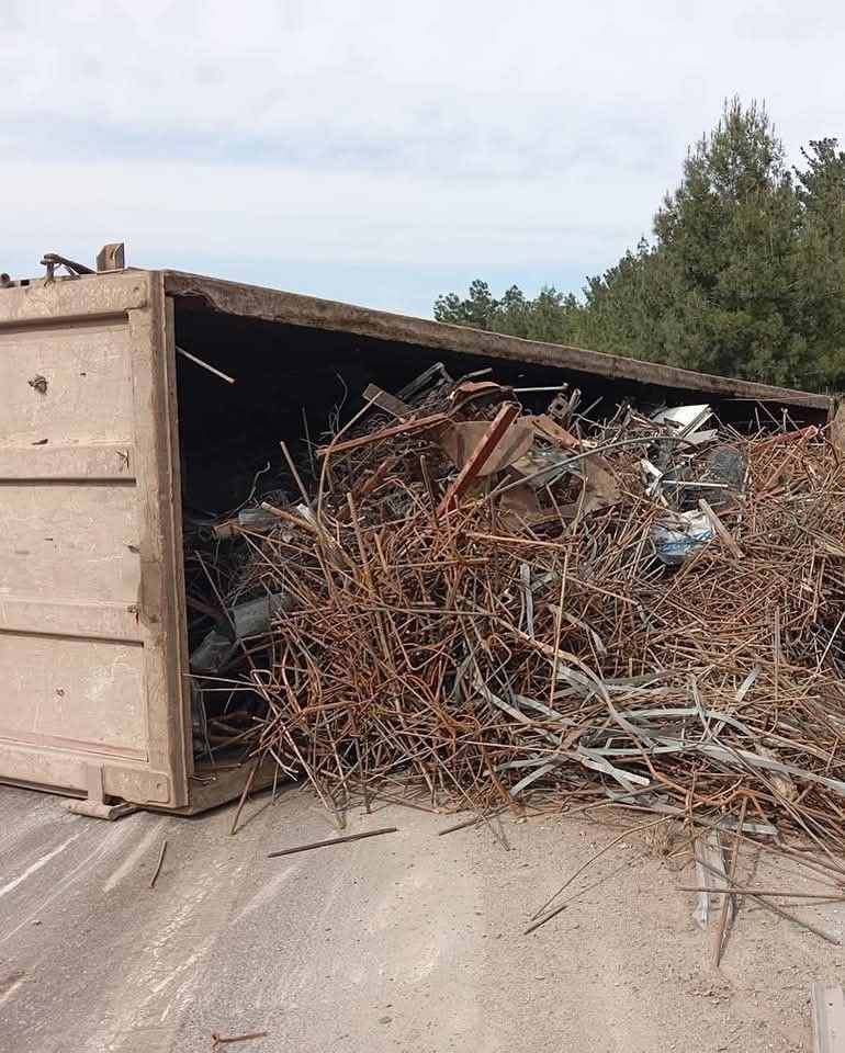 Hatay’da Demir Yüklü Kamyon Devrildi: Sürücü Yaralandı - Sayfa 2