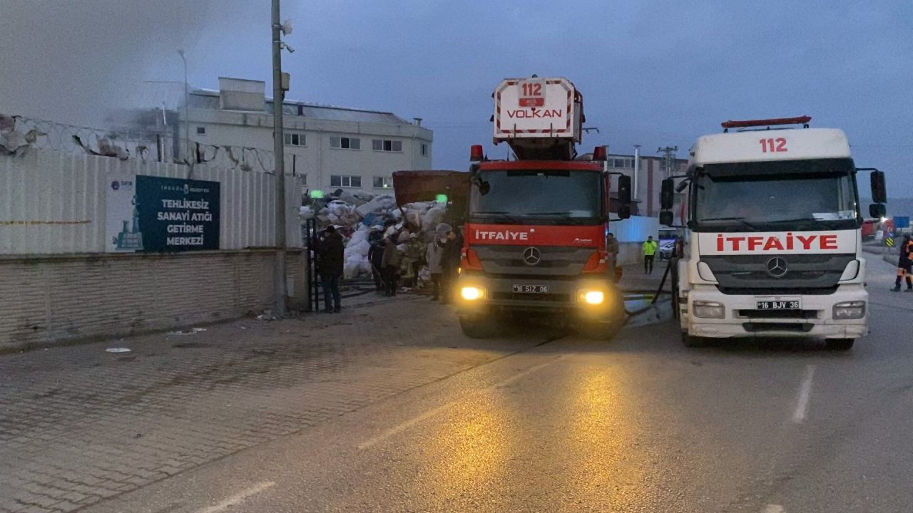 Bursa’da Çöp Toplama Merkezinde Yangın: 1 Saatte Kontrol Altına Alındı - Sayfa 3