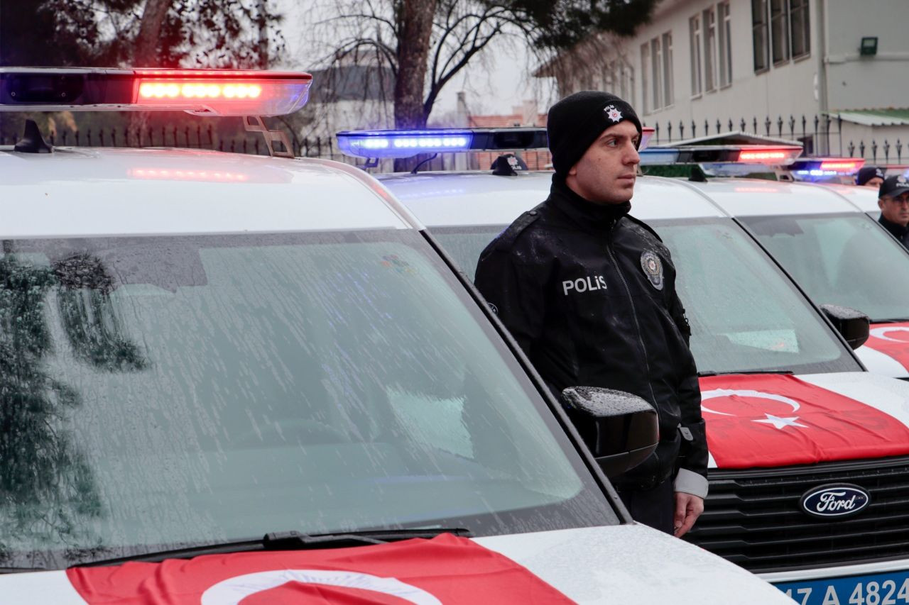Çanakkale Emniyetine 15 Yeni Araç ve 4 Motosiklet Takviyesi - Sayfa 1