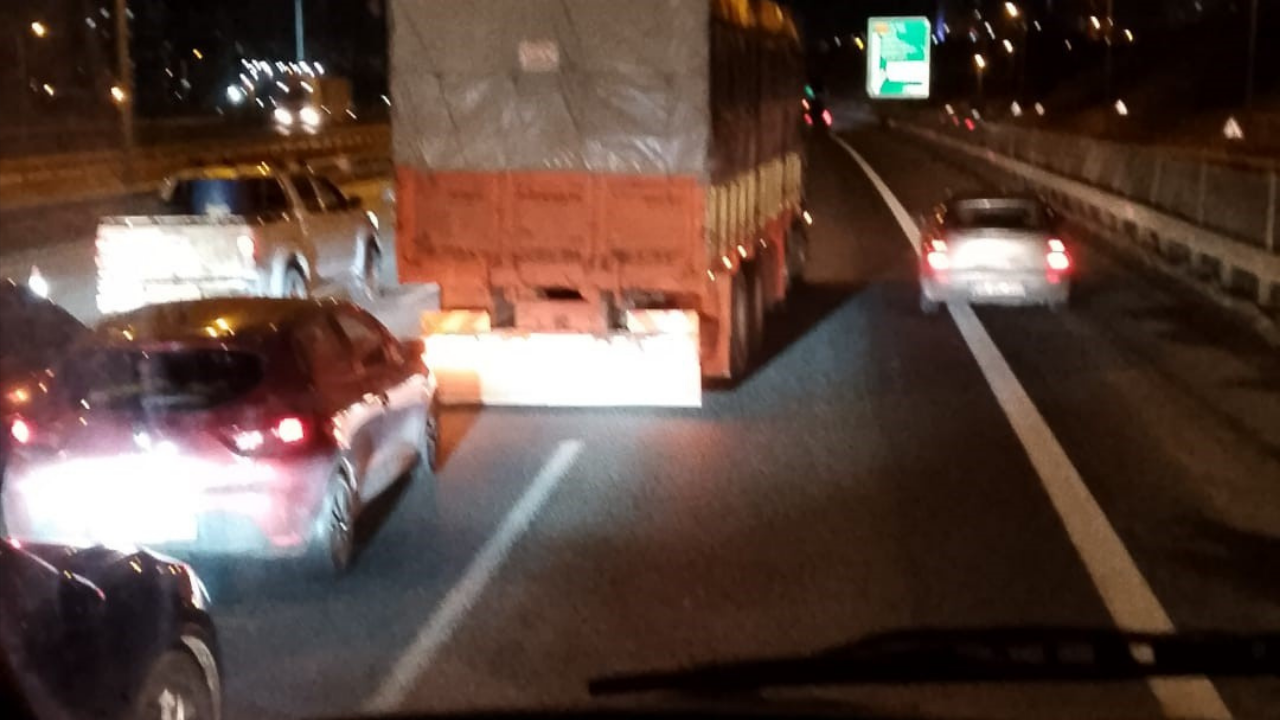 Ankara Çevre Yolunda Kamyon Tekerleği Koptu: Zincirleme Kaza