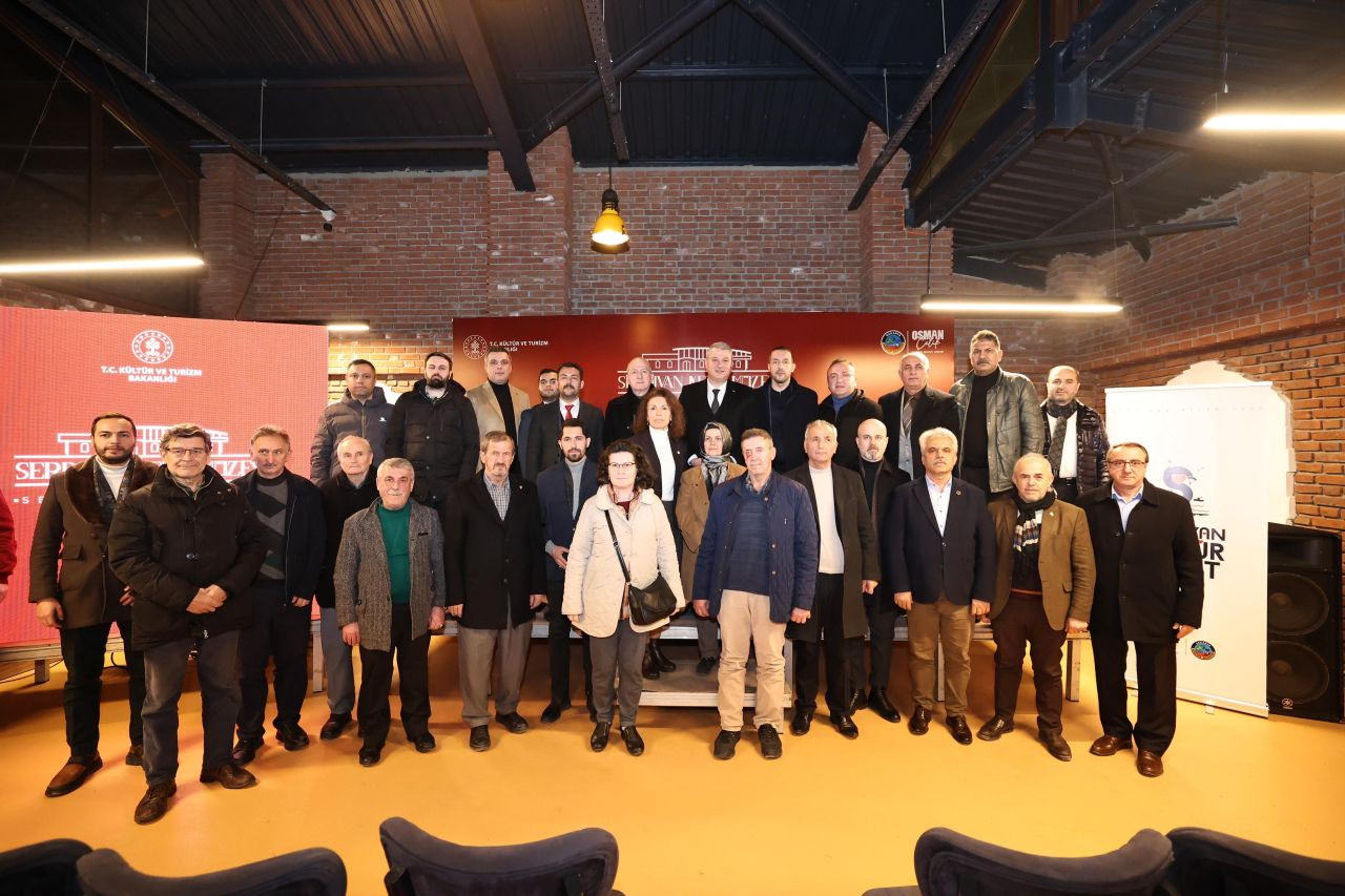 Serdivan Belediyesi'nden Kar ve Buzla Mücadele: İlçe Genelinde Tuzlama Çalışması Başlatıldı! - Sayfa 1