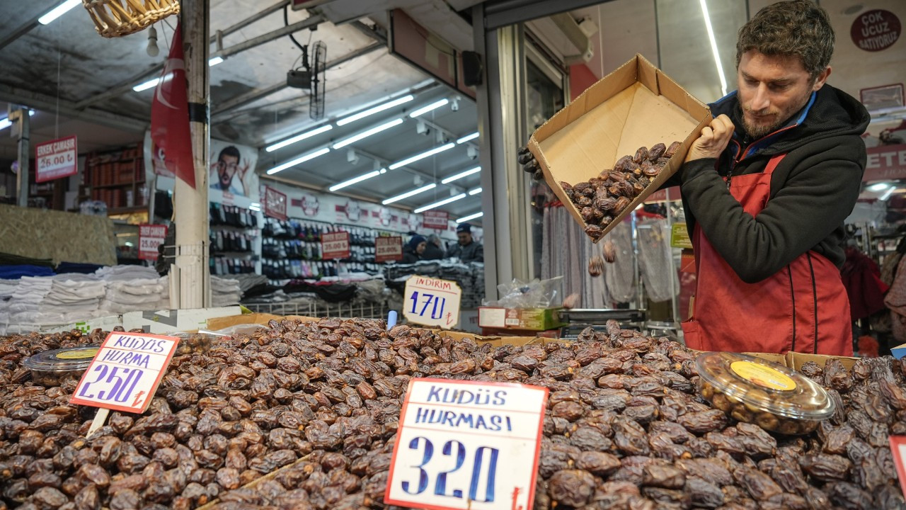Ramazan Ayının Vazgeçilmezi Hurma Tezgahlarda Yerini Aldı