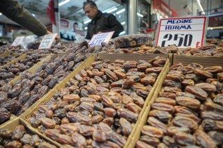 Ramazan Ayının Vazgeçilmezi Hurma Tezgahlarda Yerini Aldı - Sayfa 5