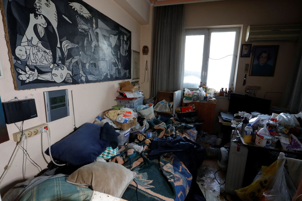 Antalya'da Vefat Eden Adamın Evinden 2 Kamyon Çöp Çıktı - Sayfa 1