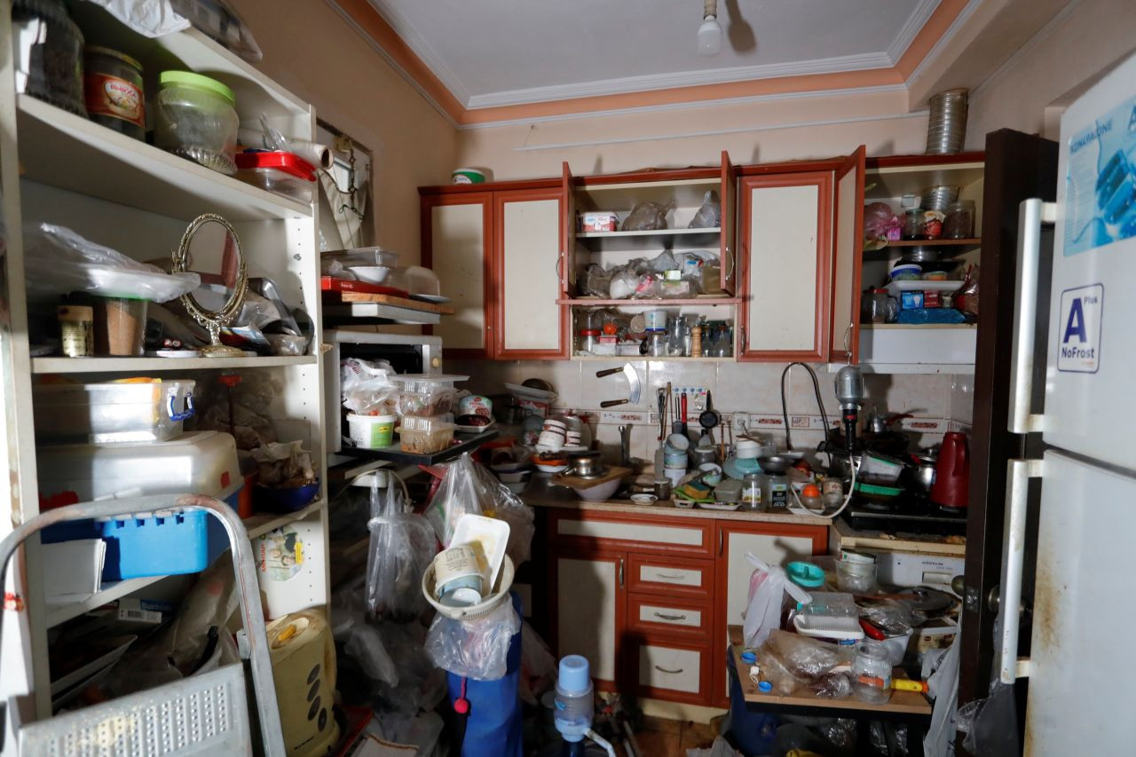 Antalya'da Vefat Eden Adamın Evinden 2 Kamyon Çöp Çıktı - Sayfa 2