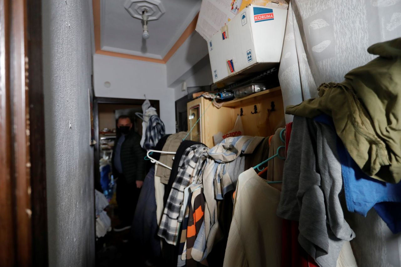 Antalya'da Vefat Eden Adamın Evinden 2 Kamyon Çöp Çıktı - Sayfa 4