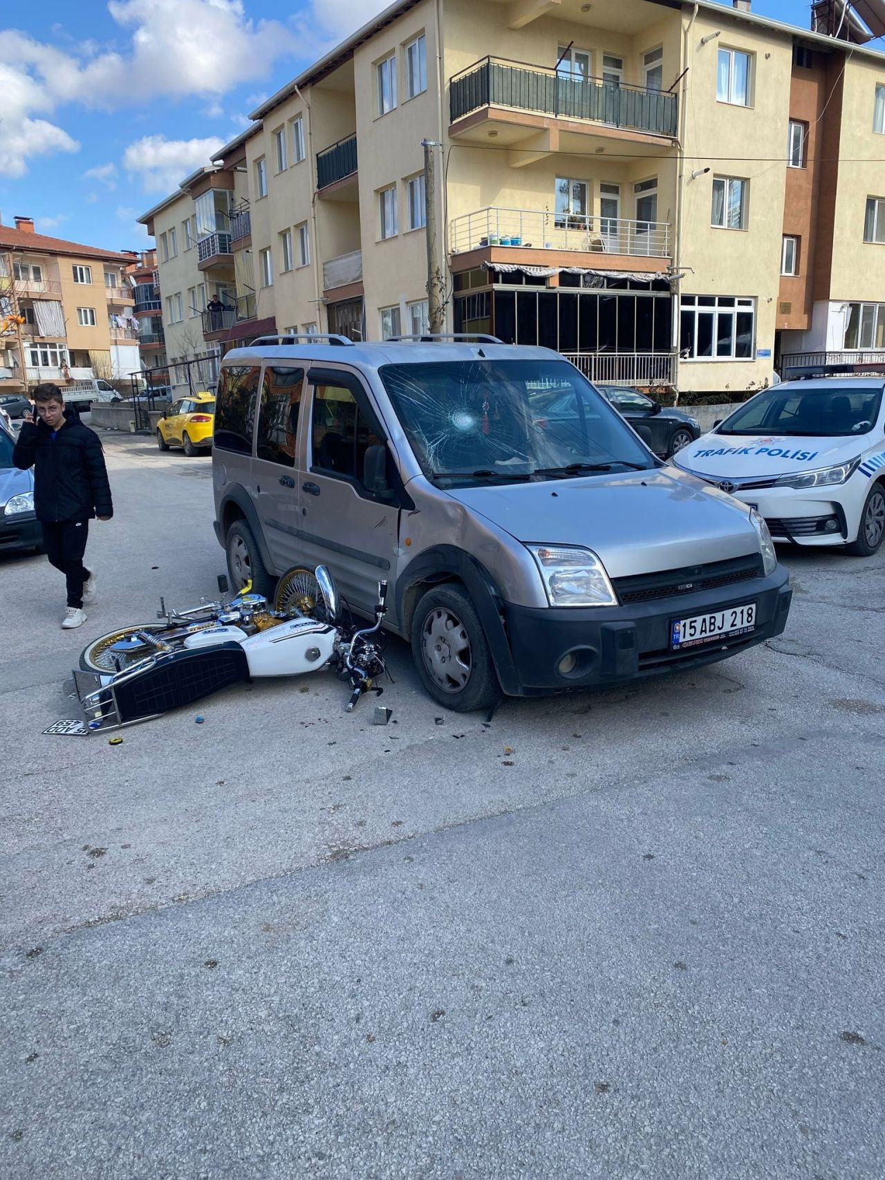 Burdur’da Hafif Ticari Araç ile Motosiklet Çarpıştı: 1 Yaralı - Sayfa 1
