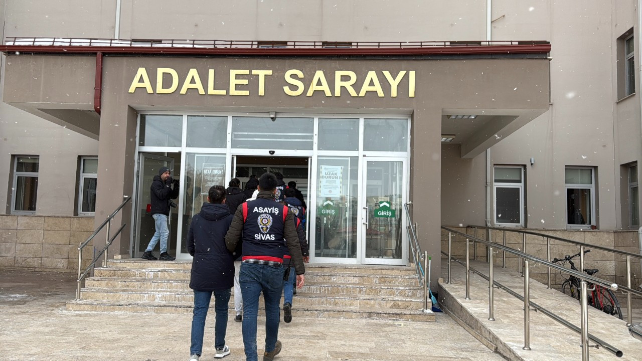Sivas’ta Silah Kaçakçılığı Operasyonu: 4 Kişi Tutuklandı