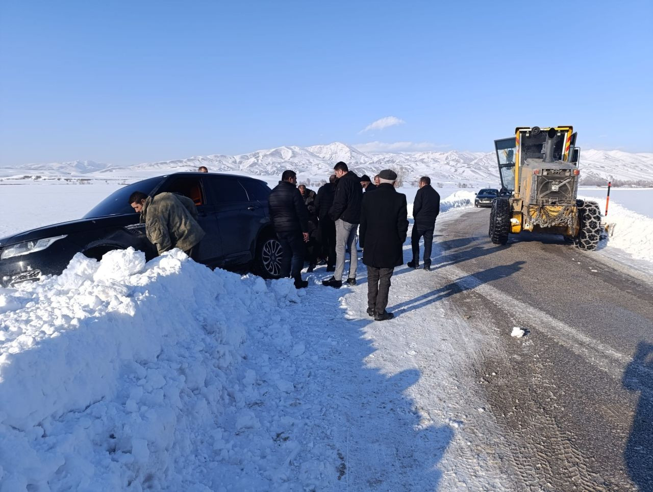 Yüksekova’da Kara Saplanan Araç Kurtarıldı - Sayfa 5
