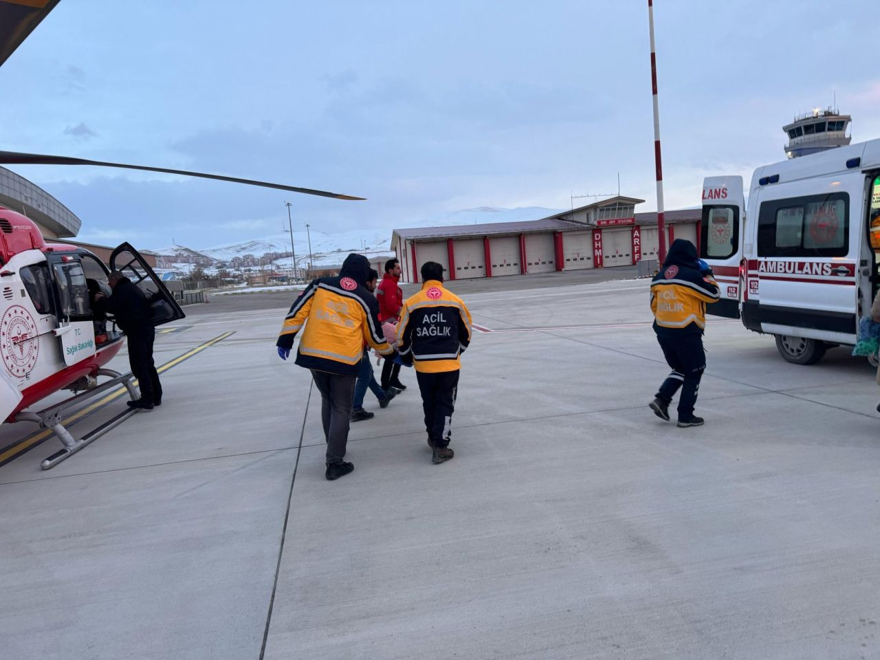 Hakkari’de Solunum Sıkıntısı Çeken Çocuk Helikopterle Sevk Edildi - Sayfa 2
