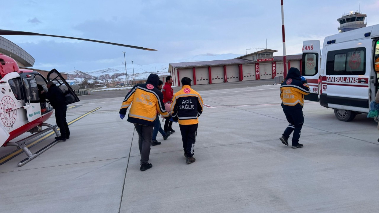 Hakkari’de Solunum Sıkıntısı Çeken Çocuk Helikopterle Sevk Edildi