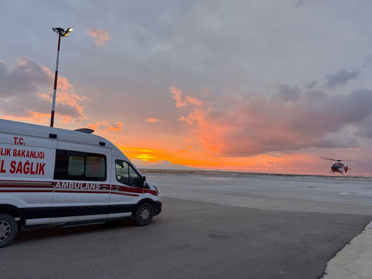 Hakkari’de Solunum Sıkıntısı Çeken Çocuk Helikopterle Sevk Edildi - Sayfa 1