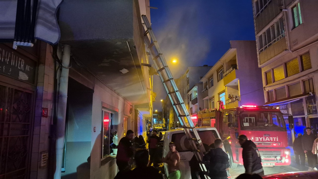 Lüleburgaz’da 3 Katlı Binada Yangın! Apartman Sakinleri Tahliye Edildi