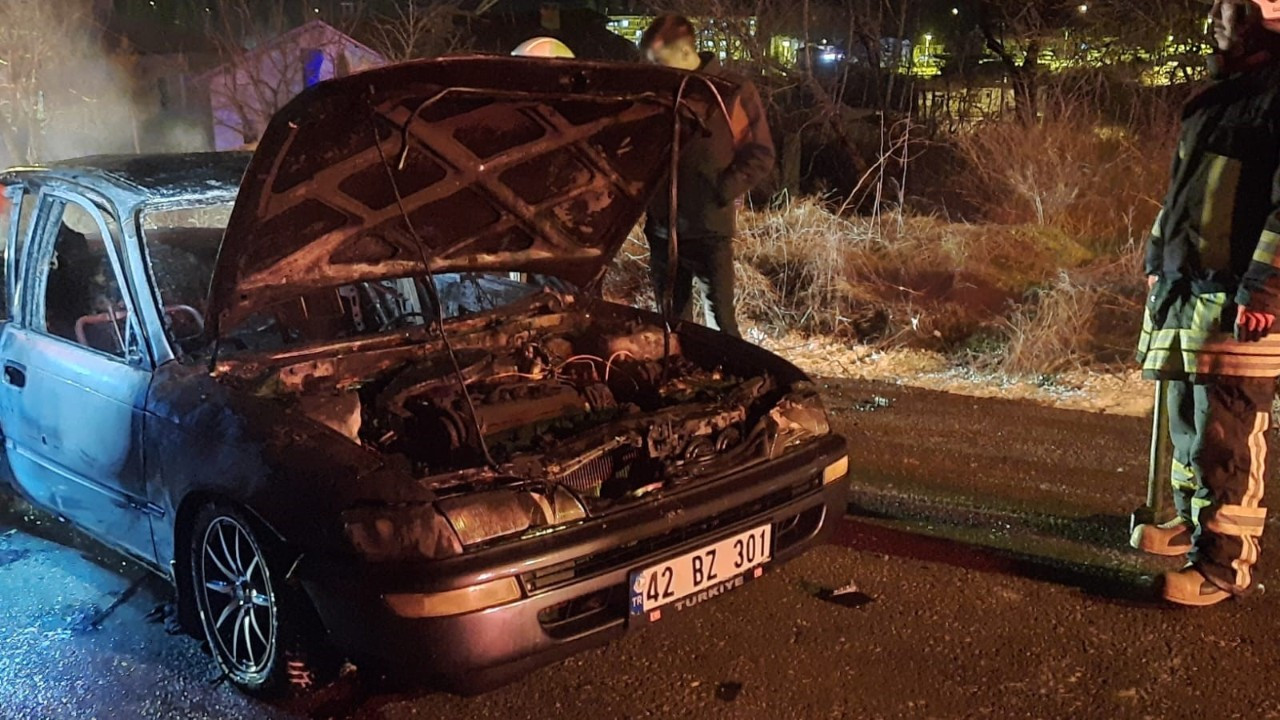 Konya’da Otomobil Alev Aldı: 1 Kişi Hayatını Kaybetti, 2 Yaralı