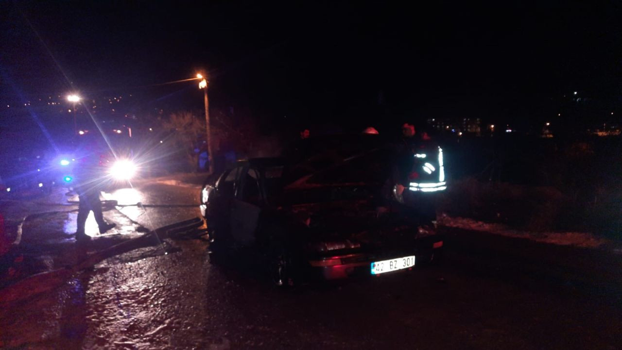 Konya’da Otomobil Alev Aldı: 1 Kişi Hayatını Kaybetti, 2 Yaralı - Sayfa 1