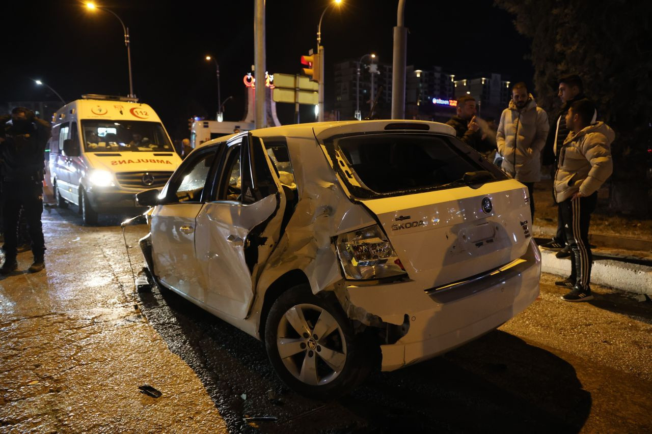 Elazığ’da Kavşakta Korkutan Kaza: 5 Kişi Yaralandı - Sayfa 2