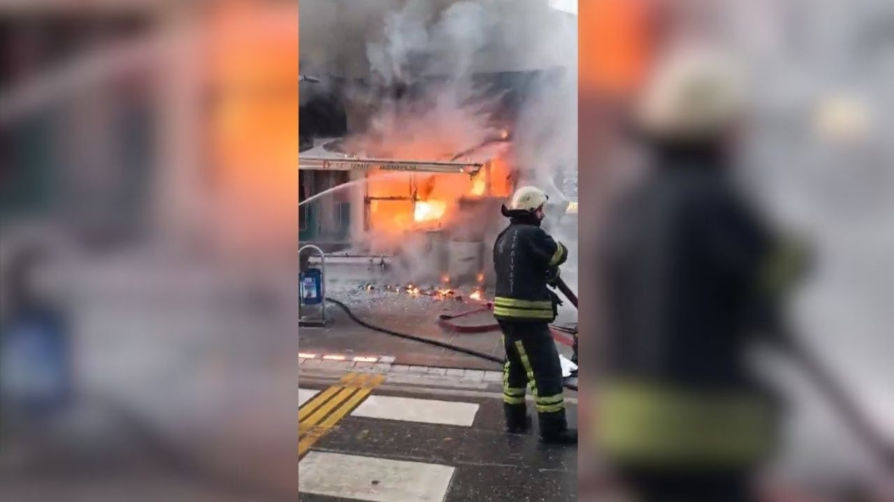 Kocaeli'de Bir Camide Korkutan Yangın: Alevler Yükseldi!