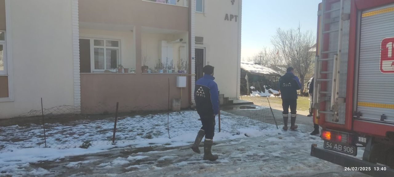 Hendek’te Elektrik Prizi Kısa Devre Yaptı, Mahalleli Korku Dolu Anlar Yaşadı - Sayfa 6