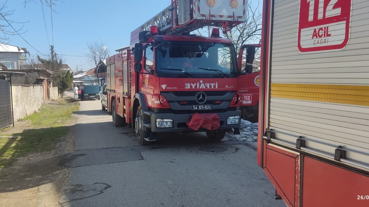 Hendek’te Elektrik Prizi Kısa Devre Yaptı, Mahalleli Korku Dolu Anlar Yaşadı