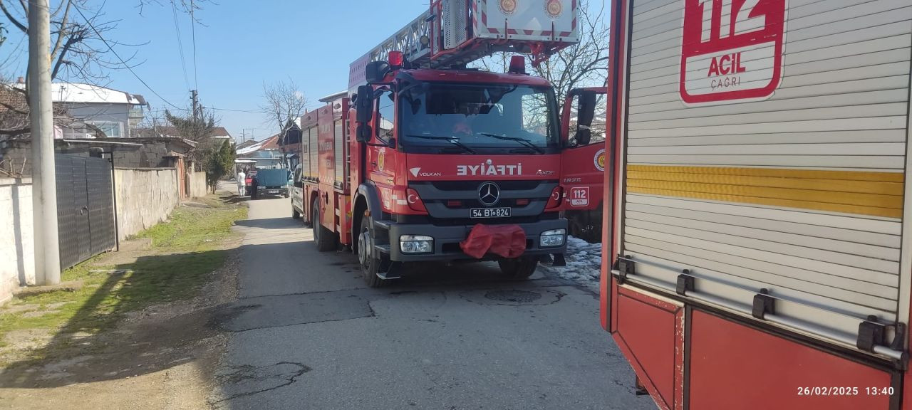 Hendek’te Elektrik Prizi Kısa Devre Yaptı, Mahalleli Korku Dolu Anlar Yaşadı - Sayfa 2