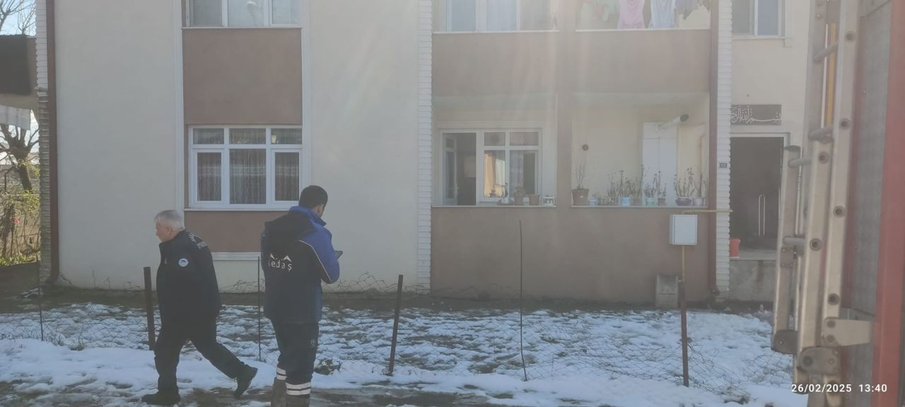 Hendek’te Elektrik Prizi Kısa Devre Yaptı, Mahalleli Korku Dolu Anlar Yaşadı - Sayfa 3