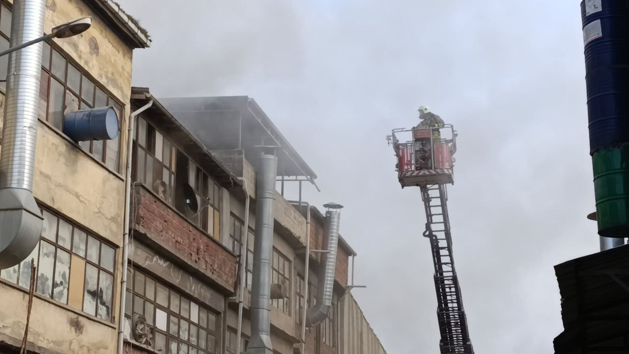 Bursa’da Mobilya İmalathanesinde Yangın: İş Yeri Hasar Gördü - Sayfa 4