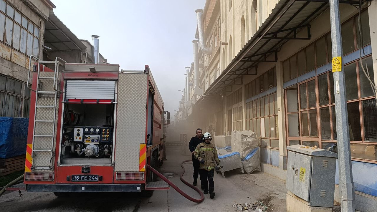 Bursa’da Mobilya İmalathanesinde Yangın: İş Yeri Hasar Gördü - Sayfa 1