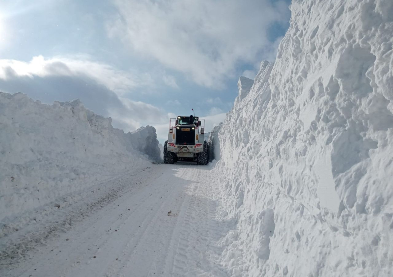 Kayseri’de 2 Metreyi Bulan Kar Birikintileri Temizlendi - Sayfa 5