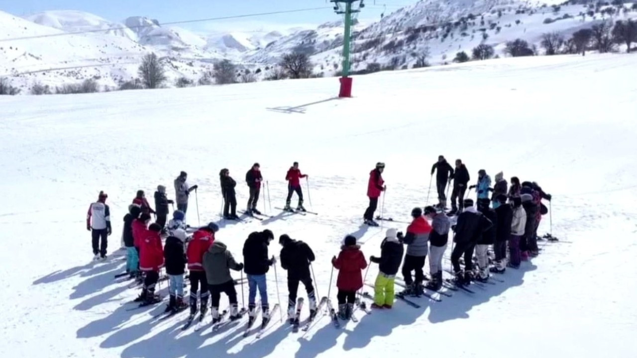 Bayburt’ta Üniversite Öğrencilerine Kop Dağı’nda Kayak Eğitimi