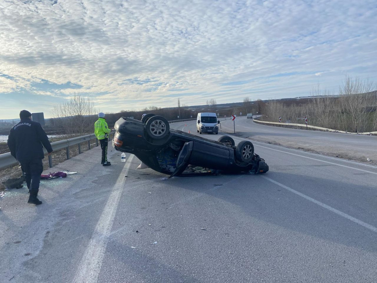 Çorum’da Köpeğe Çarpmamak İçin Manevra Yapan Otomobil Takla Attı - Sayfa 4