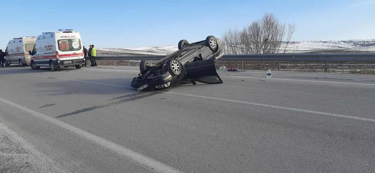 Çorum’da Köpeğe Çarpmamak İçin Manevra Yapan Otomobil Takla Attı - Sayfa 1