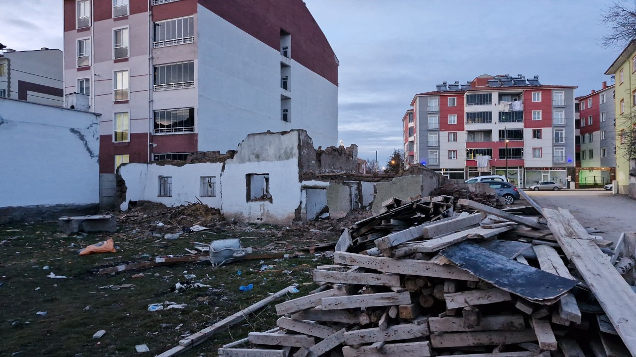 Çorum’da Çatı Çökmesiyle Düşen Şahıs Yaralandı