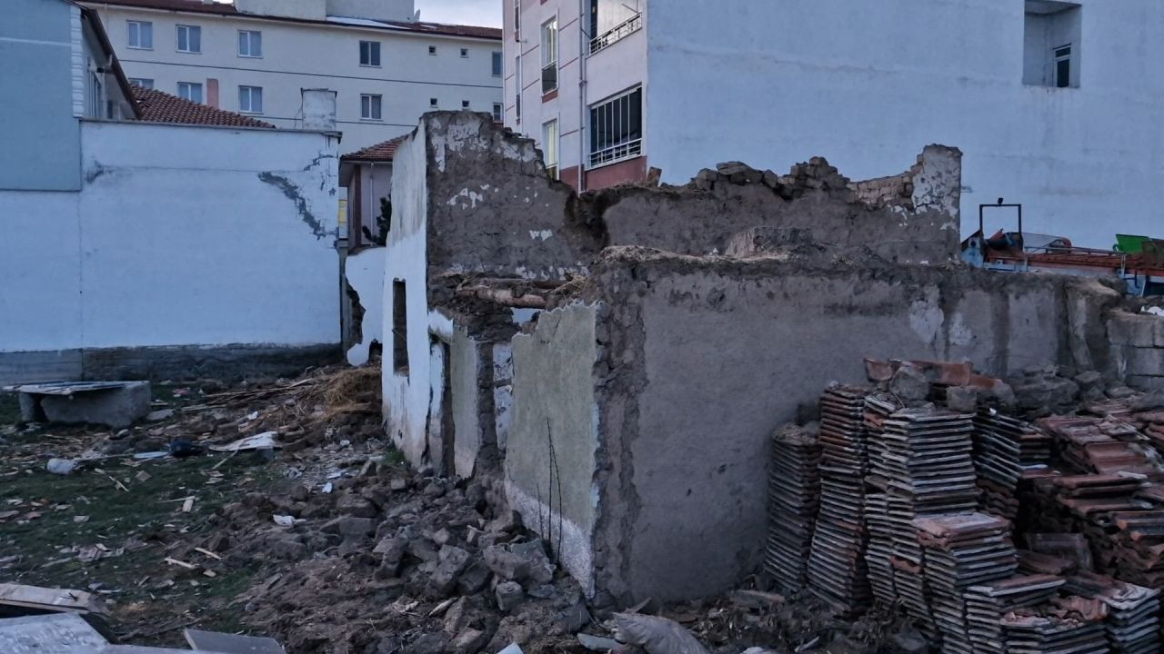 Çorum’da Çatı Çökmesiyle Düşen Şahıs Yaralandı - Sayfa 1