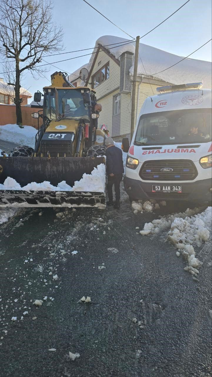 Rize’de Hamile Kadın İçin Yol Açıldı, Sağlık Ekipleri Seferber Oldu - Sayfa 1