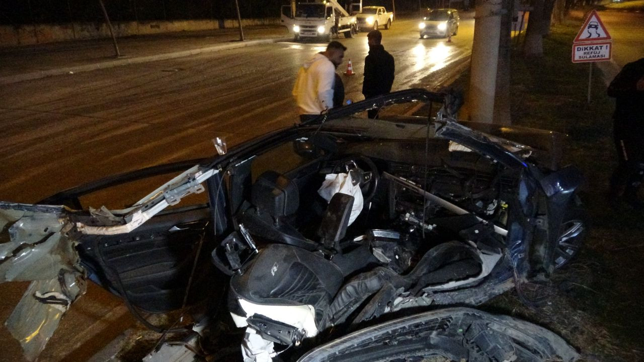 Adana’da Feci Kaza: Ağaca Çarpan Otomobil İkiye Bölündü - Sayfa 7