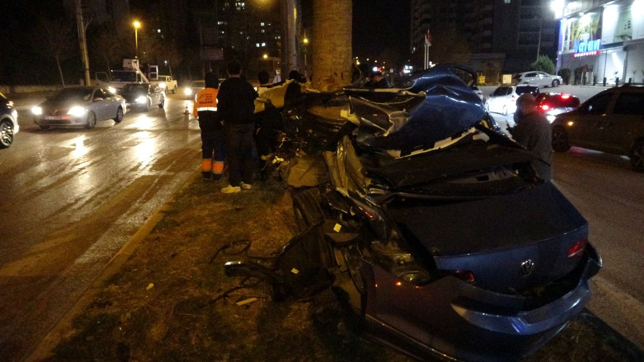 Adana’da Feci Kaza: Ağaca Çarpan Otomobil İkiye Bölündü - Sayfa 6