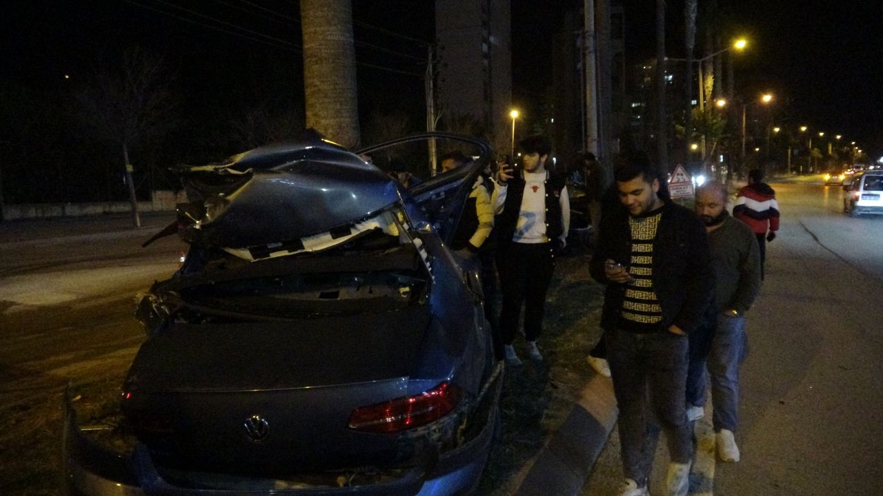 Adana’da Feci Kaza: Ağaca Çarpan Otomobil İkiye Bölündü - Sayfa 5