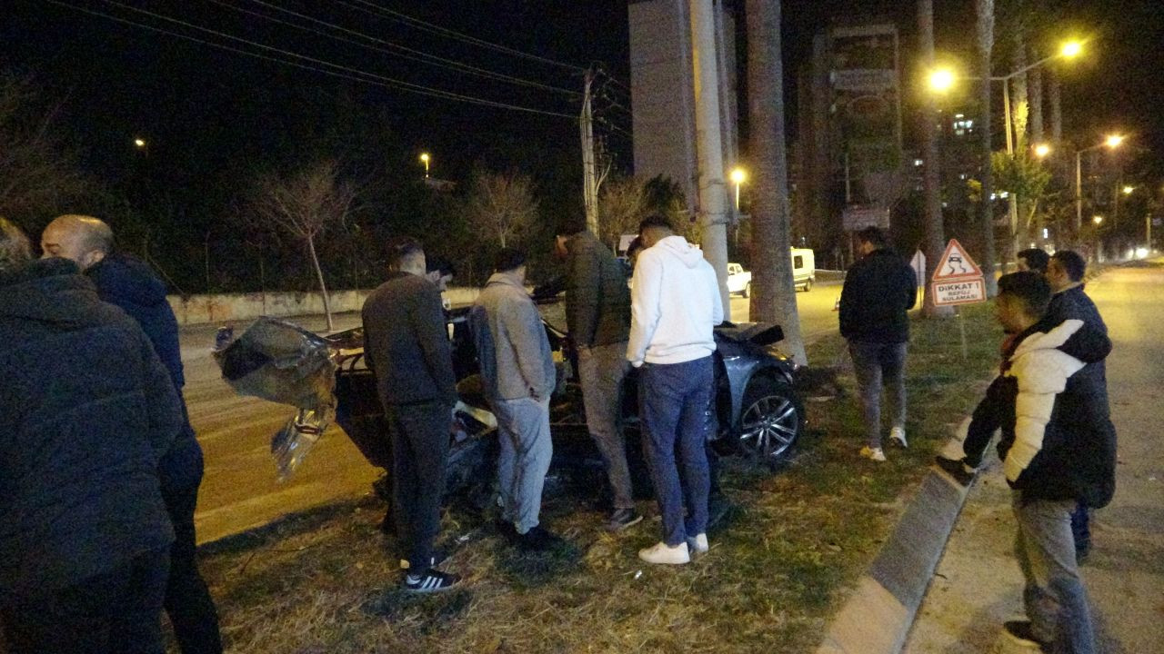 Adana’da Feci Kaza: Ağaca Çarpan Otomobil İkiye Bölündü - Sayfa 4