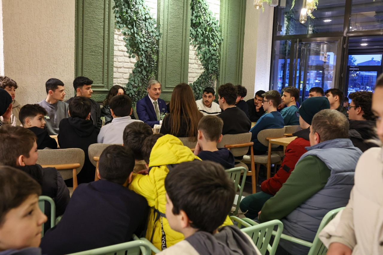 Başkan Alemdar, Gençlerle Buluştu: Erenler’e Kütüphane ve Bilim Merkezi Müjdesi! - Sayfa 9