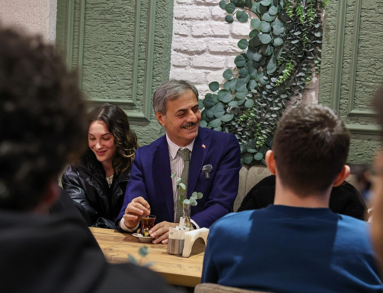 Başkan Alemdar, Gençlerle Buluştu: Erenler’e Kütüphane ve Bilim Merkezi Müjdesi! - Sayfa 7