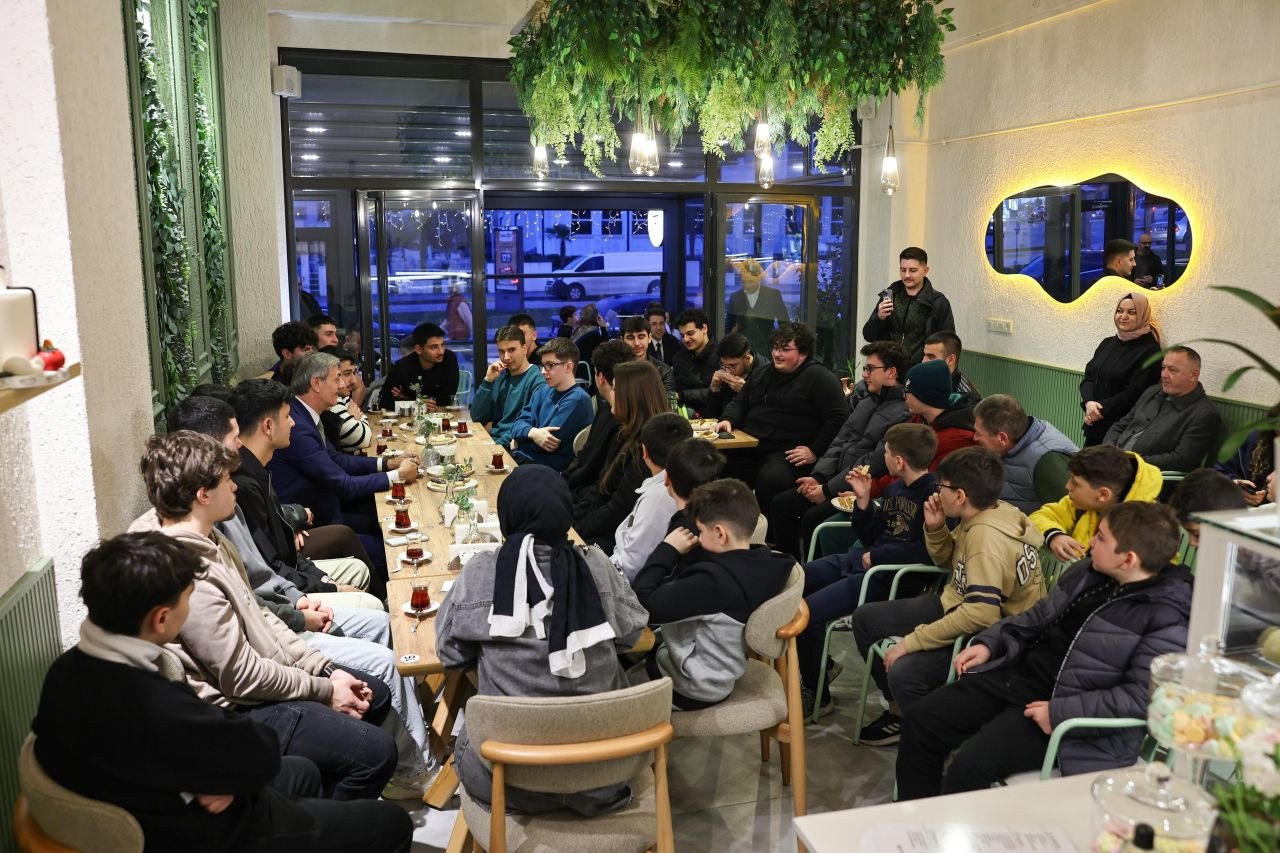 Başkan Alemdar, Gençlerle Buluştu: Erenler’e Kütüphane ve Bilim Merkezi Müjdesi! - Sayfa 3