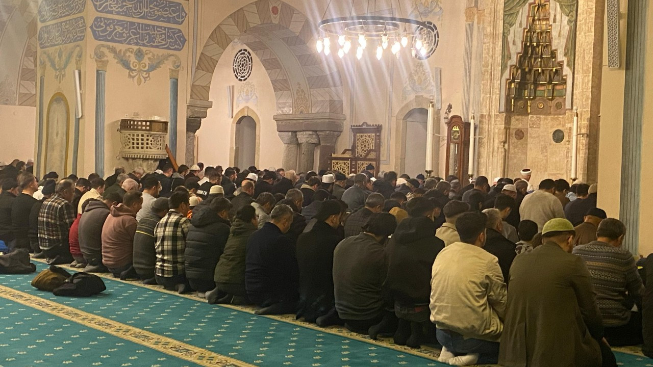 Çankırı’da Ramazan Coşkusu! 467 Yıllık Camide İlk Teravih Kılındı
