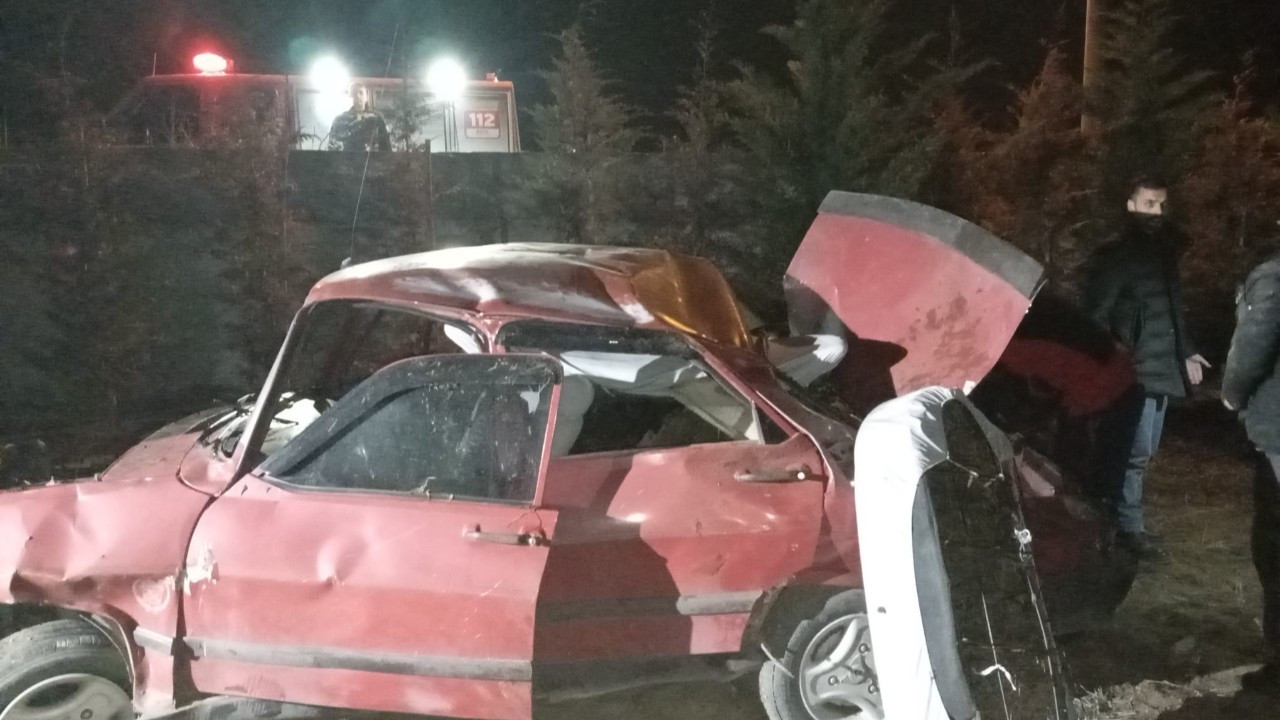 Tokat’ta Otomobil Virajı Alamadı, Tarlaya Devrildi: 1 Yaralı