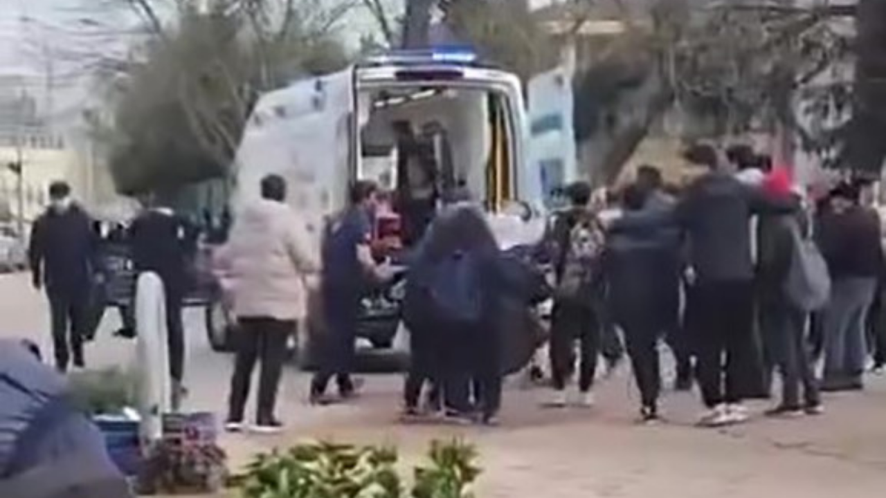 Kocaeli'de Okul Önünde Dehşet! Öğrenci Bacağından Bıçaklandı!