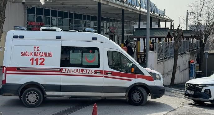 Aldatıldığını düşünerek karısını ve evinde gördüğü adamı bıçakladı - Sayfa 1