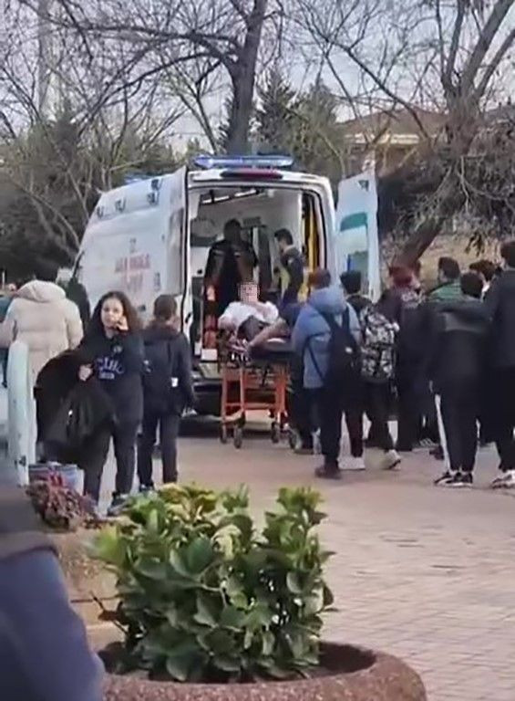 Kocaeli'de Okul Önünde Dehşet! Öğrenci Bacağından Bıçaklandı! - Sayfa 3