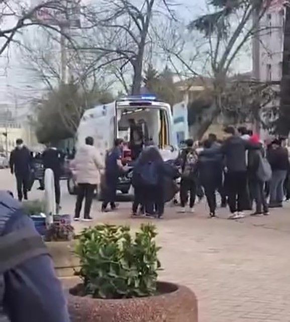 Kocaeli'de Okul Önünde Dehşet! Öğrenci Bacağından Bıçaklandı! - Sayfa 2