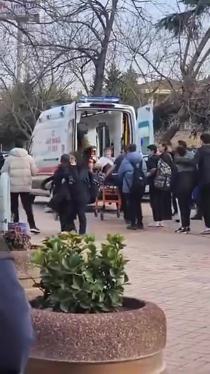 Kocaeli'de Okul Önünde Dehşet! Öğrenci Bacağından Bıçaklandı! - Sayfa 1